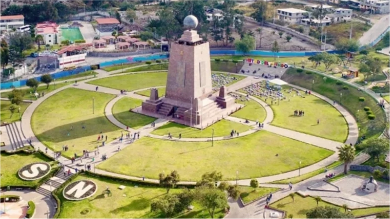 Monumento a la Mitad del Mundo en Ecuador